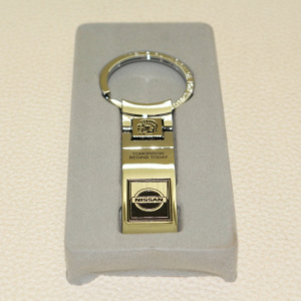 картинка Брелок металлический в ассортименте "Деталь автомобиля" 1шт. от интернет-магазина "АВТОИМПЕРИЯ", 2000000048895